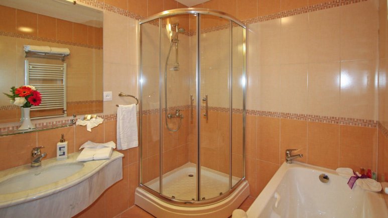 حمام و سرویس بهداشتی هتل عباسی اصفهان